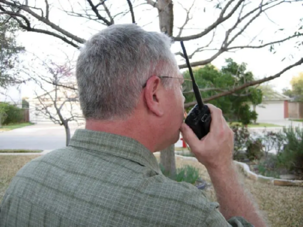 hold-radio-vertically-signal hold-radio-vertically-signal